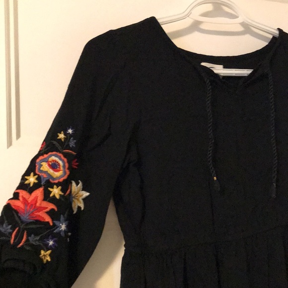 Old Navy Other - Old navy embroidered flower black dress